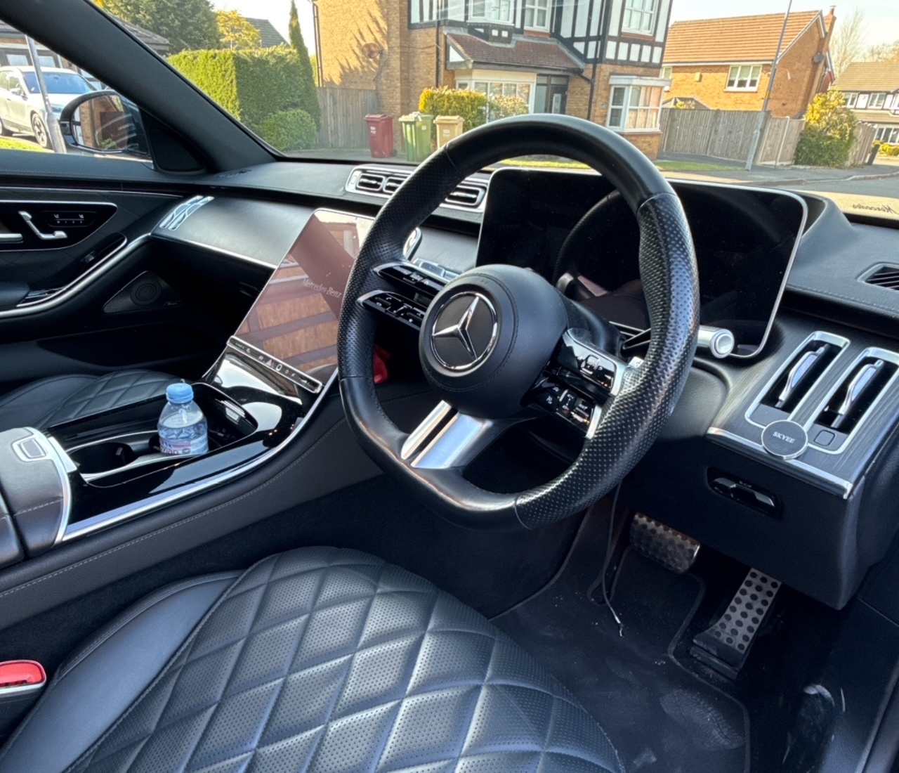 xclusives chauffeurs image..